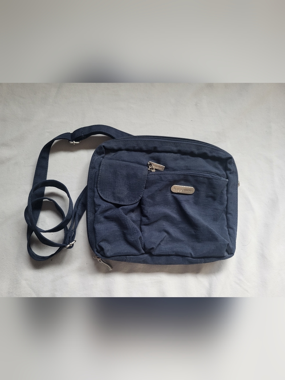 Baggallini Medium Navy Nylon Crossbody Bag With Green Interior